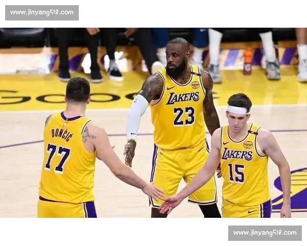 里夫斯：湖人是家！顶薪争议下的忠诚告白，球迷：他比拉塞尔更值得